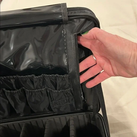 Black Cosmetic/Camera/Equipment Bag - Picture 4 of 10